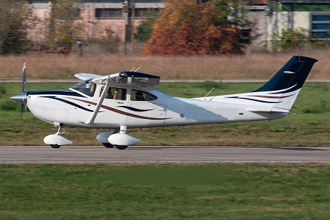 Chennai-cessna-plane-172