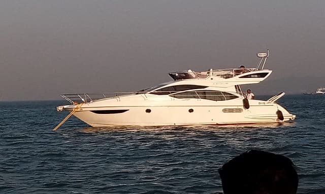 rent a yacht in Mumbai