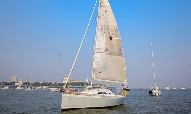 yacht sailing in mumbai
